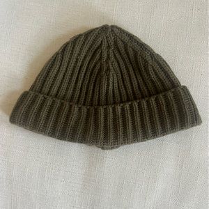 Loro Piana cashmere beanie. Olive green.